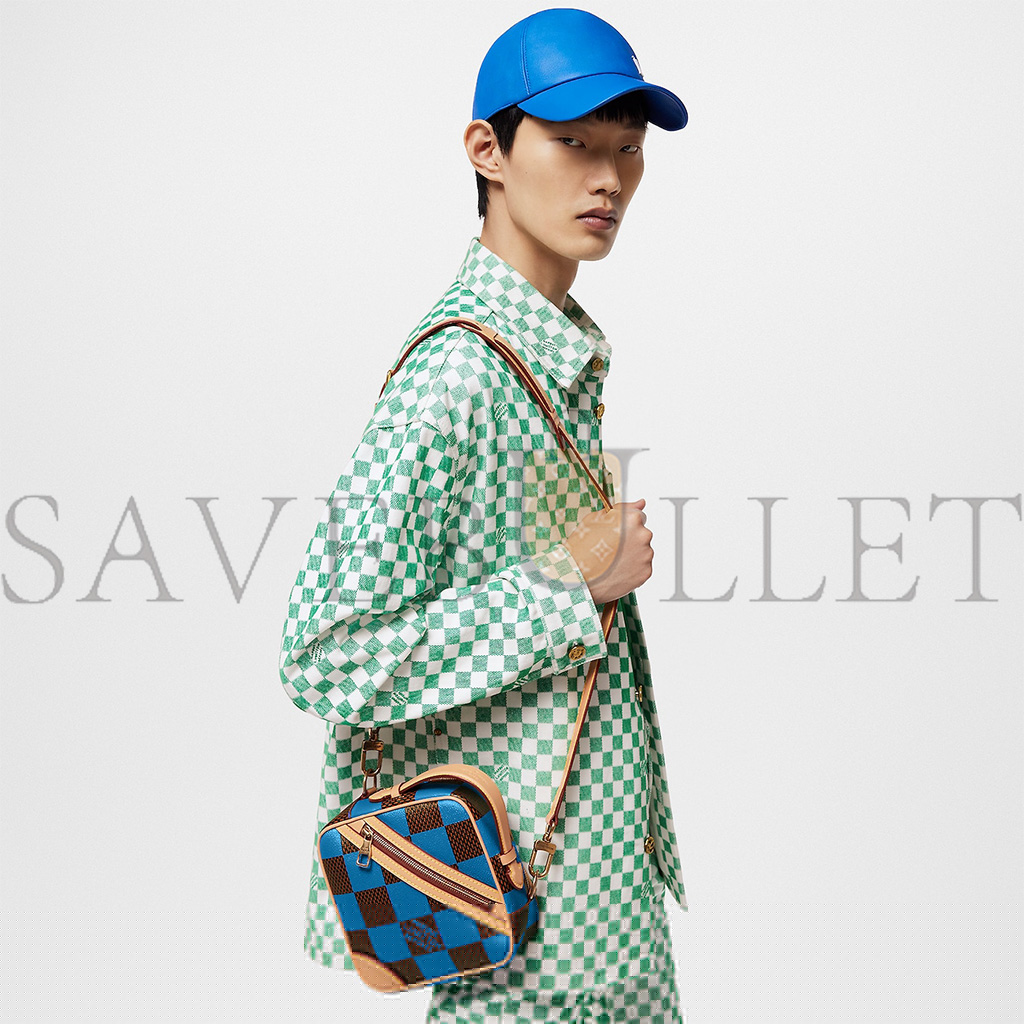 l**is V*t*n chess messenger n40547 (24*24*8cm)